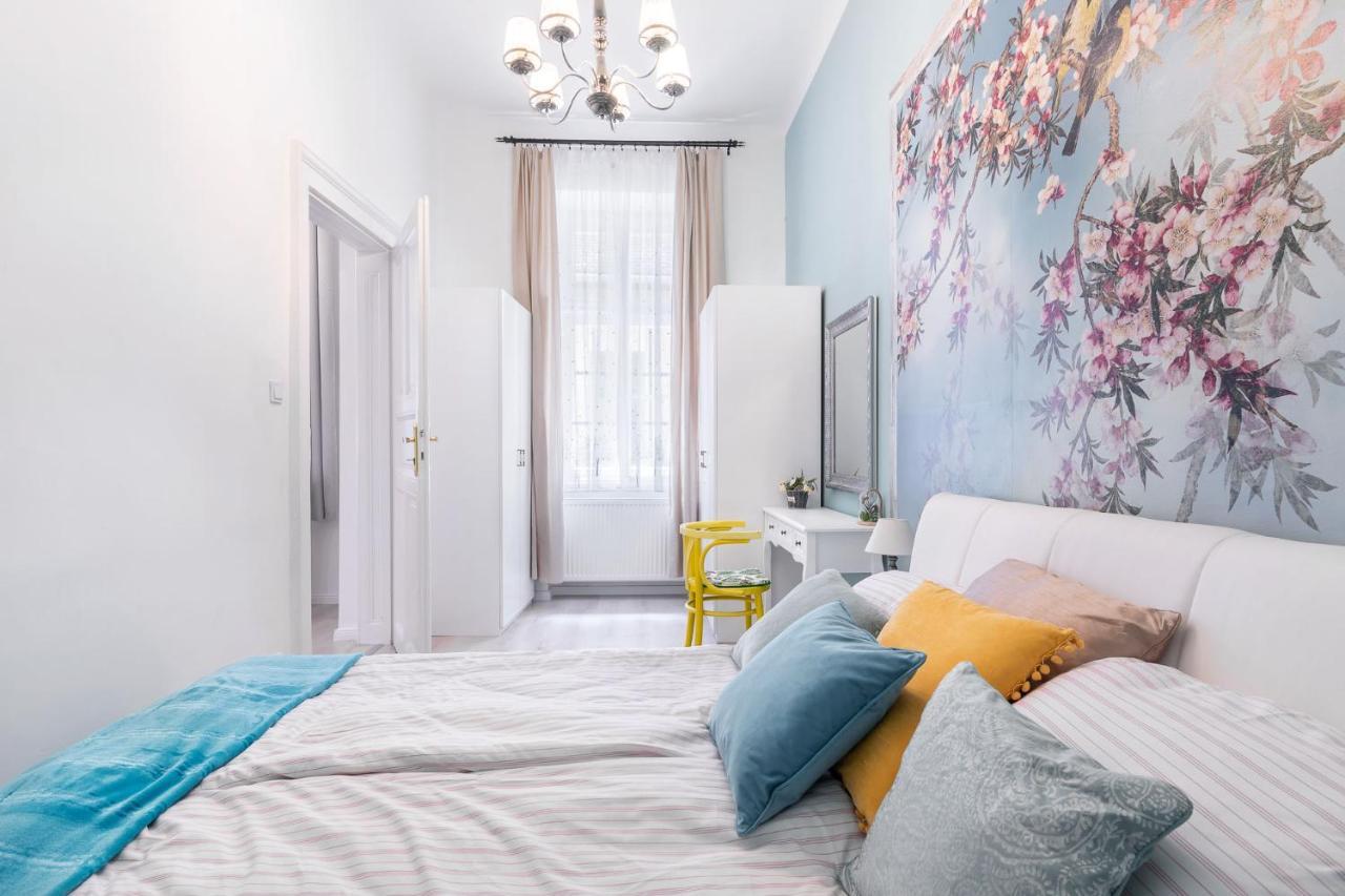 Green Apartment Budapest Bagian luar foto