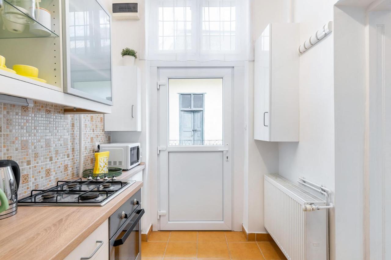 Green Apartment Budapest Bagian luar foto