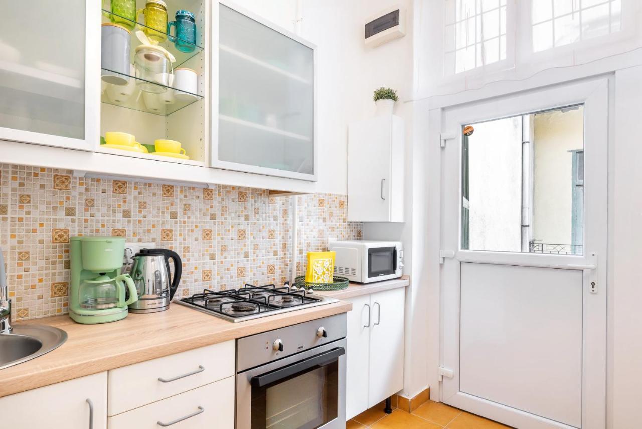 Green Apartment Budapest Bagian luar foto